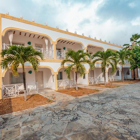 Twiga Beach Resort Watamu Exterior photo