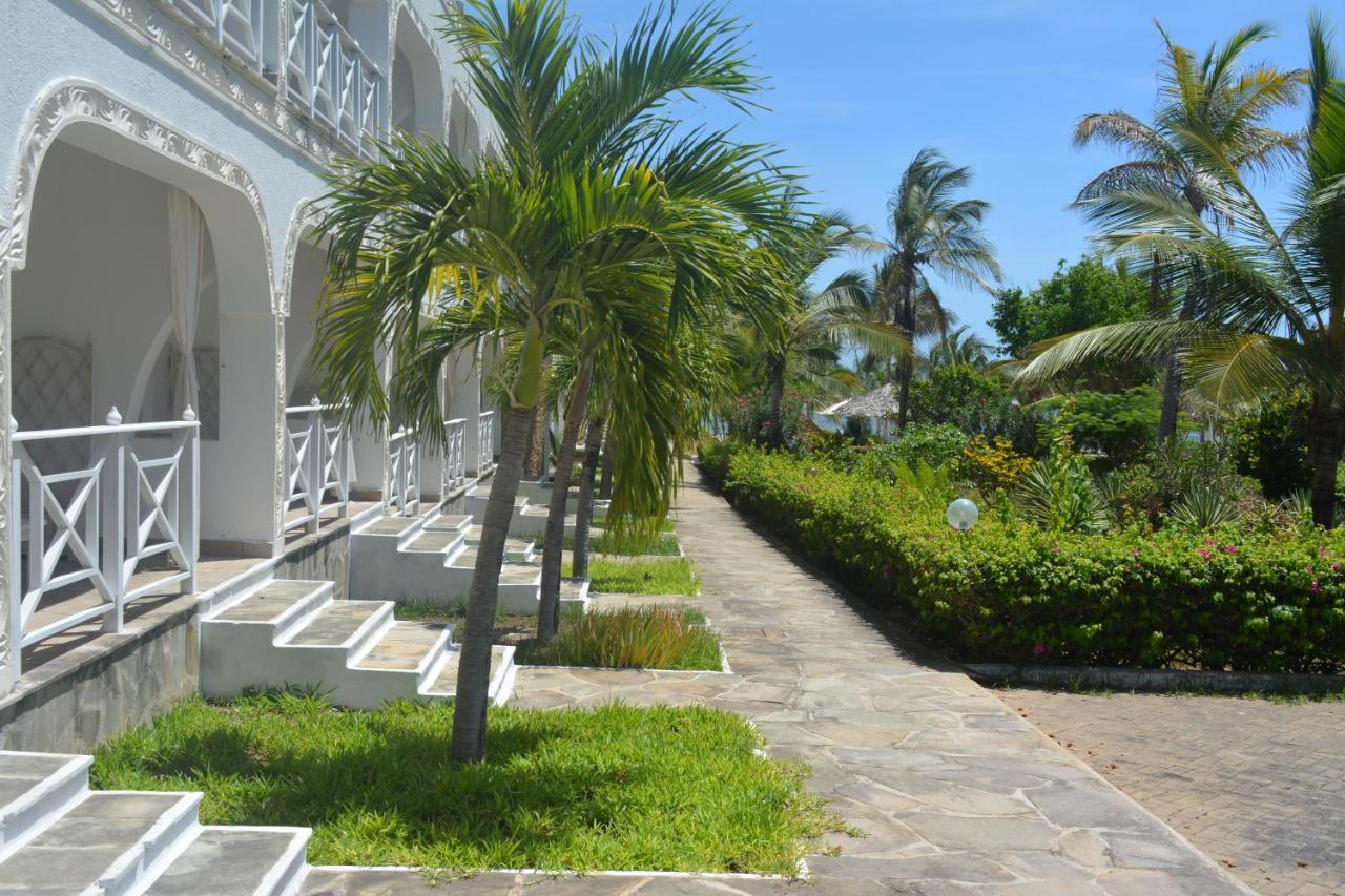 Twiga Beach Resort Watamu Exterior photo