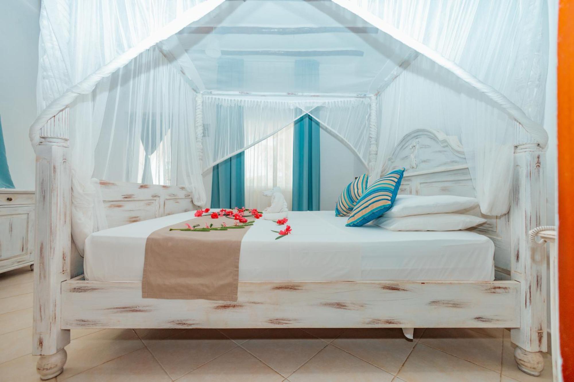 Twiga Beach Resort Watamu Exterior photo