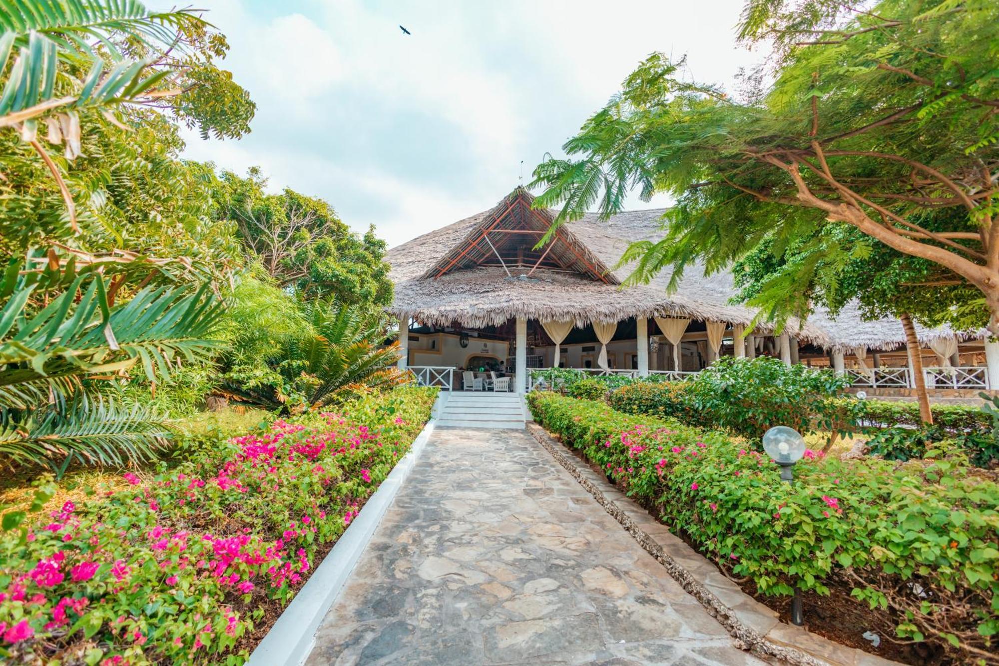 Twiga Beach Resort Watamu Exterior photo