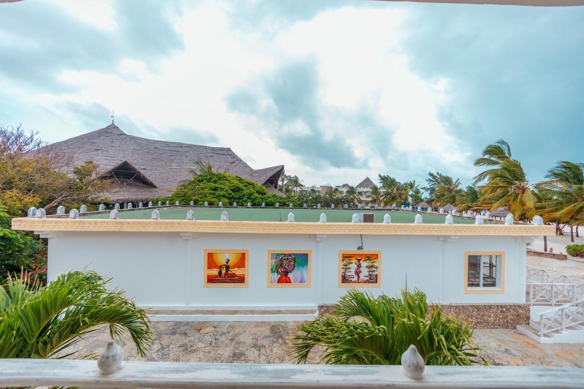 Twiga Beach Resort Watamu Exterior photo