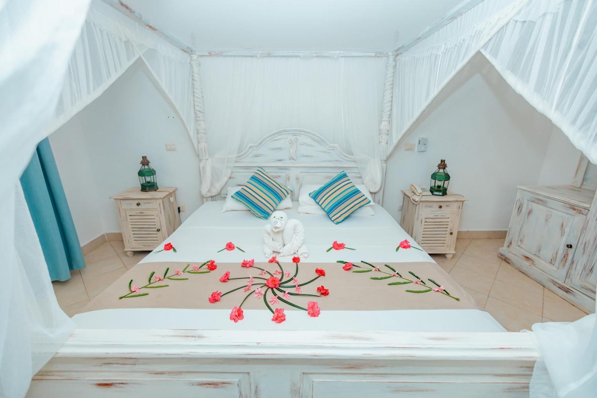 Twiga Beach Resort Watamu Exterior photo