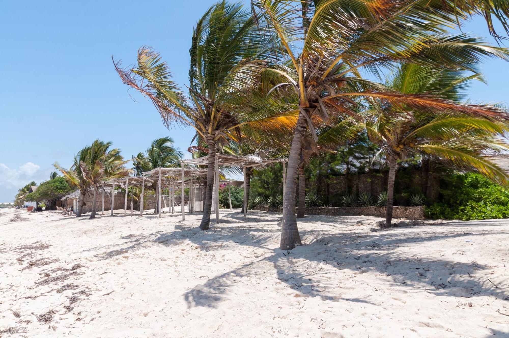 Twiga Beach Resort Watamu Exterior photo