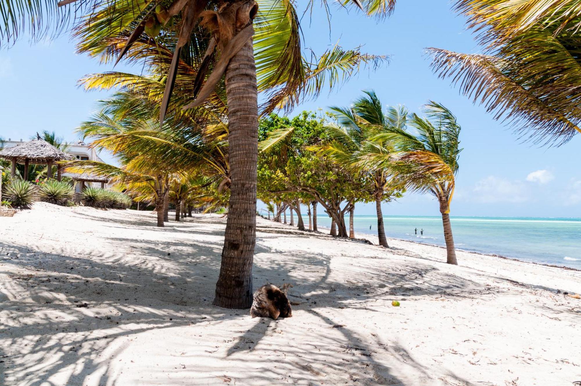 Twiga Beach Resort Watamu Exterior photo
