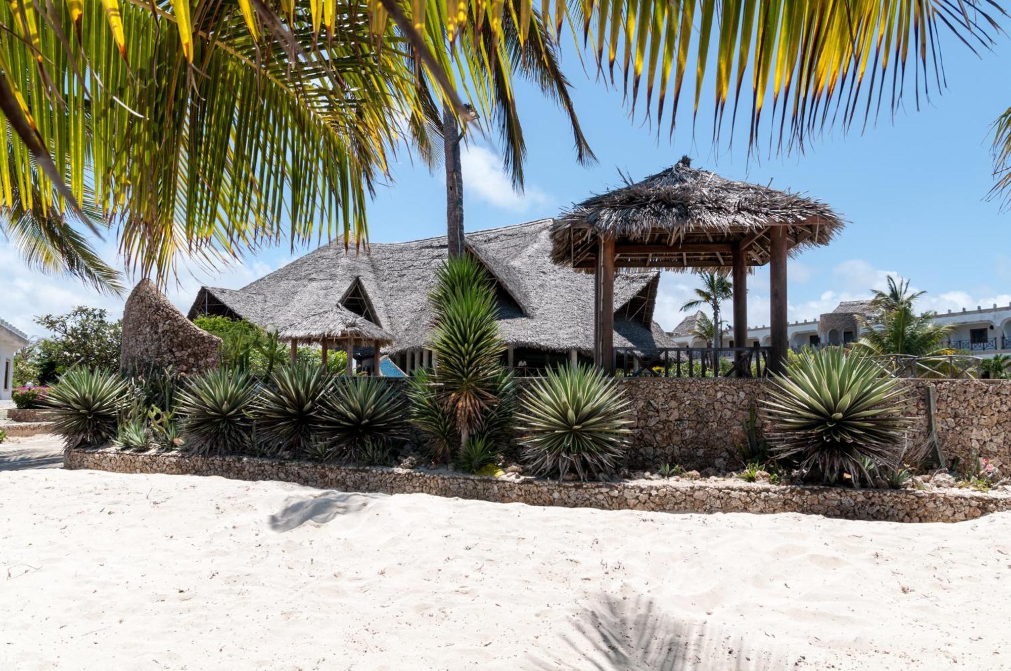 Twiga Beach Resort Watamu Exterior photo