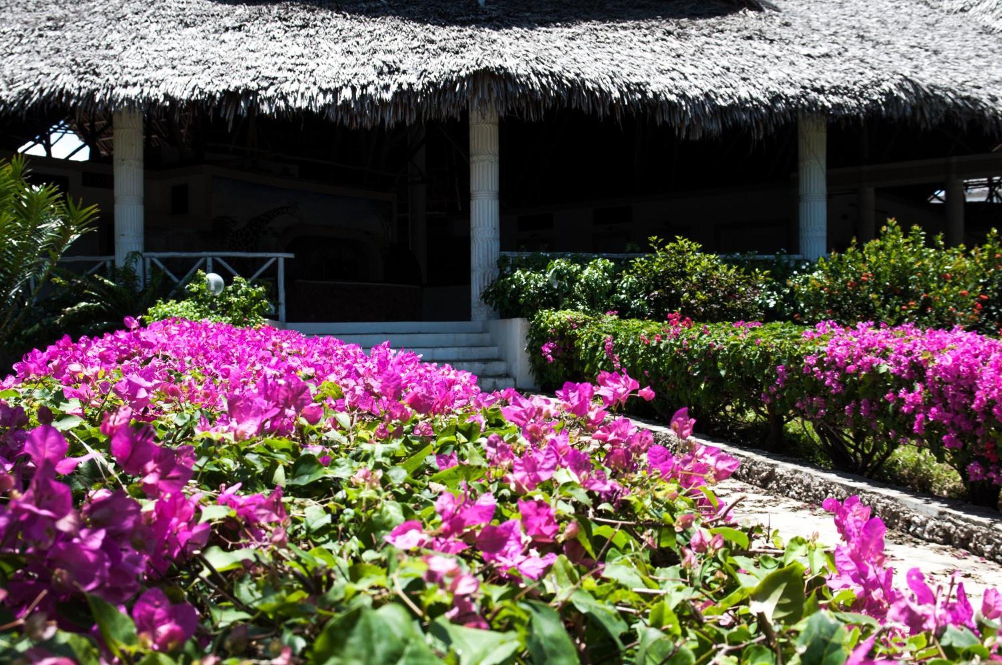 Twiga Beach Resort Watamu Exterior photo